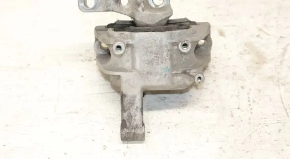 Audi Q3 8U Engine mount bracket 5N0199262