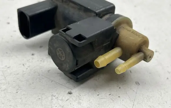 Volvo V60 Turbo solenoid valve 70232502 12T004 31293964
