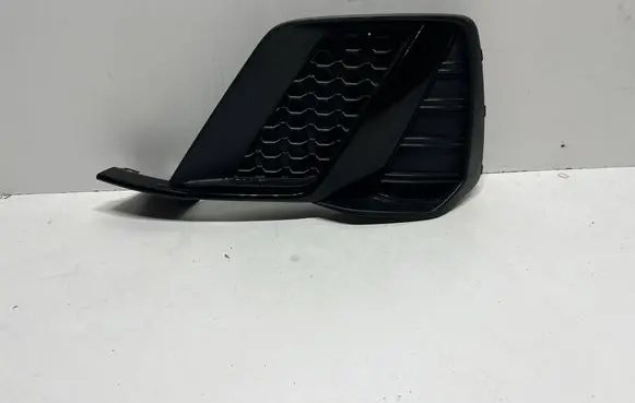 Audi A1 Front bumper lower grill 82A807681D M194203