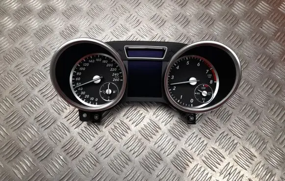 Mercedes-Benz GL X166 Speedometer (instrument cluster) A1669007110