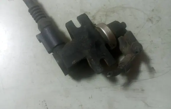 Skoda Octavia Mk1 (1U) Turbo solenoid valve 1J0906627