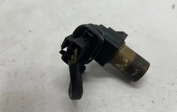 Mercedes-Benz E W210 Camshaft position sensor A0031539728