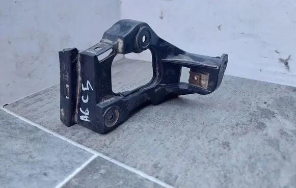 Audi A6 S6 C5 4B Fender mounting bracket 4B0853922B
