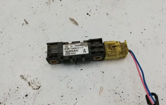 Nissan Primera Airbag deployment crash/impact sensor 0285003019 98830AV600