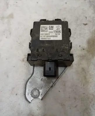 Chevrolet Volt II Air suspension control unit module (rear) 23321906