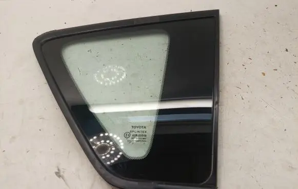 Toyota Corolla Verso AR10 Rear side window 627100F020