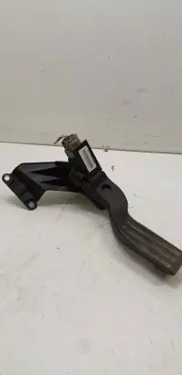 Ford Mondeo Mk III Accelerator throttle pedal 2S719F836DA 130200000095