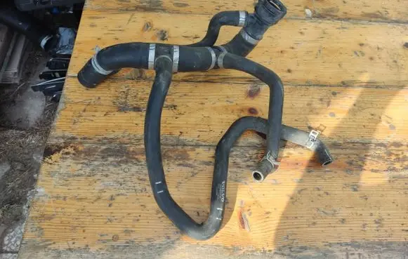 Volvo XC90 Engine coolant pipe/hose 31686003