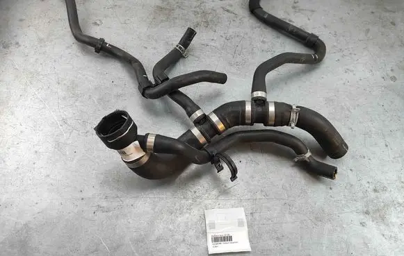 Engine coolant pipe/hose