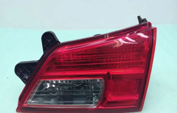 Subaru Outback Tailgate rear/tail lights 946094 2ZR946094