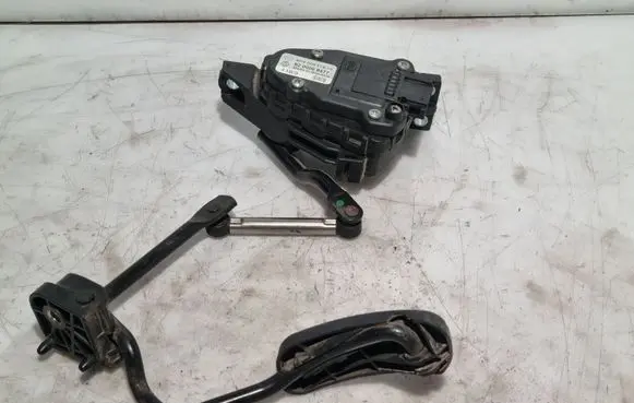 Nissan Primastar Accelerator throttle pedal 8200008477