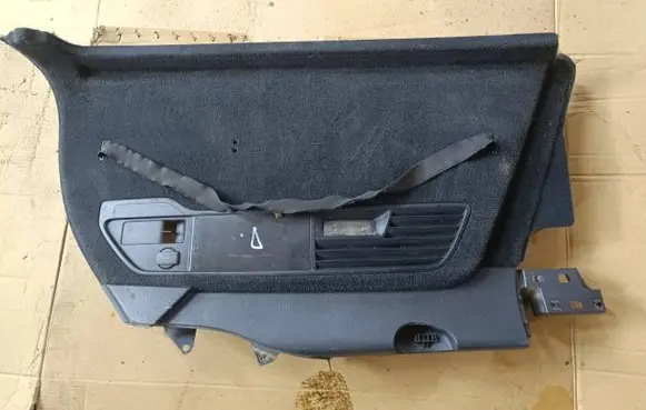 Volkswagen Touareg II Trunk/boot side trim panel 7P6863820 1812010