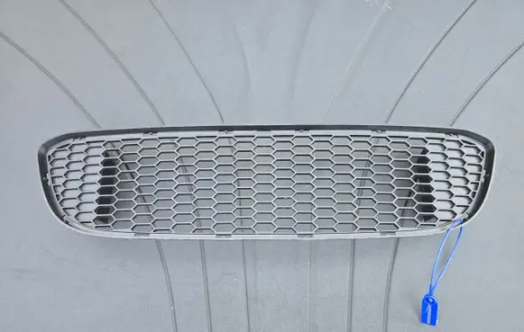 BMW 1 E82 E88 Front bumper lower grill 8045432
