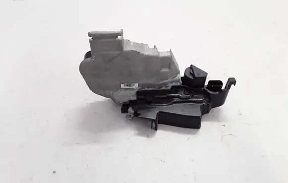 Volvo C70 Front door lock 30632852