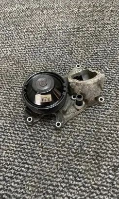 BMW 5 F10 F11 Water pump 781083302
