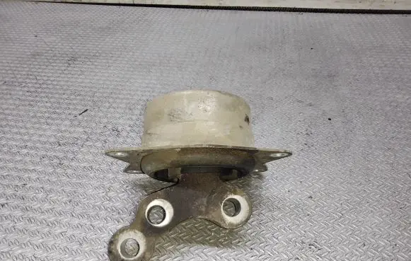 Opel Signum Engine mount bracket
