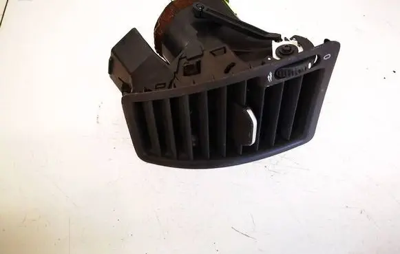 Volvo XC90 Dash center air vent grill 3409398