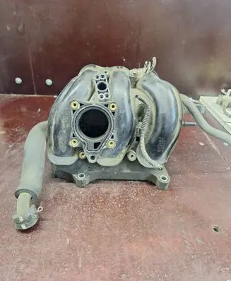 Toyota Yaris Intake manifold