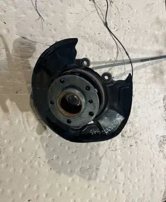 Rear wheel hub spindle/knuckle
