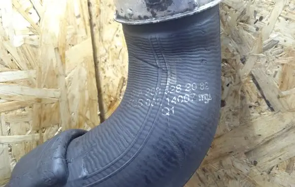 Mercedes-Benz CLS C219 Intercooler hose/pipe A2035282082