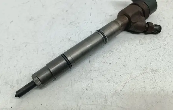 KIA Cerato Fuel injector 0445110223 338002A120