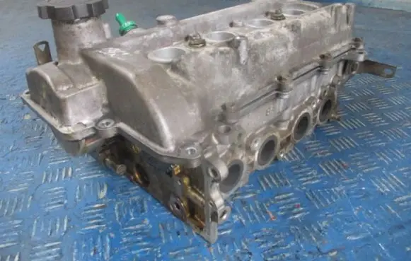 Toyota Yaris Verso Engine head 