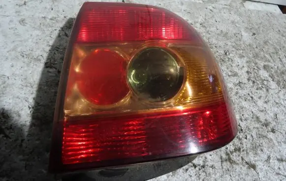 Toyota Corolla E120 E130 Rear/tail lights 8156002301 V259AL