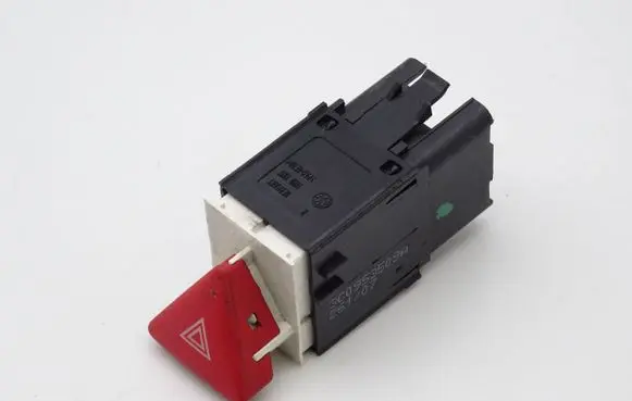 Volkswagen PASSAT B6 Hazard light switch 3C0953509A