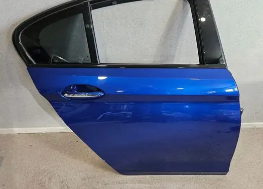 BMW M5 F90 Rear door