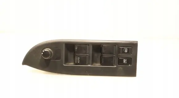 Suzuki Grand Vitara II Electric window control switch 64J20-1945T