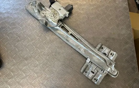 Ford Explorer Front door window regulator with motor EB537823200AA 7823200