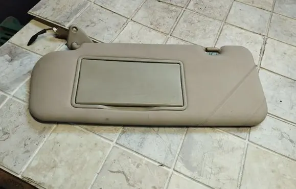 Mitsubishi Grandis Sun visor