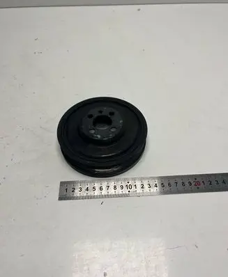 Volkswagen PASSAT B6 Crankshaft pulley 038135243M 038135243