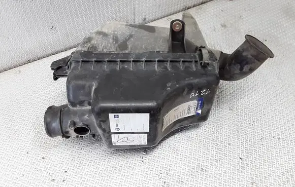 Toyota RAV 4 (XA20) Air filter box