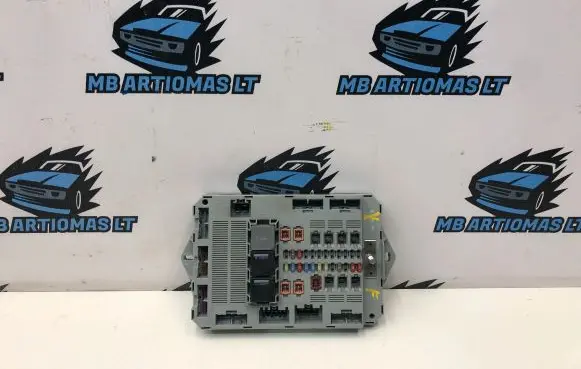 Jaguar XF X250 Fuse module 8X2T14B476BF