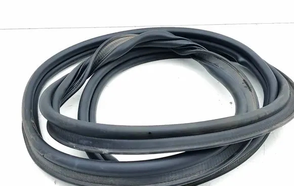 Renault Captur II Trunk rubber seal (body) 