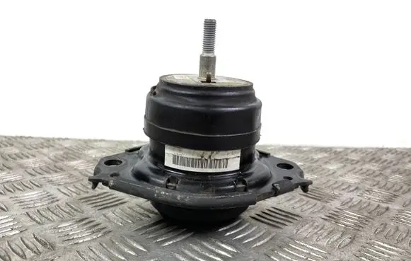Jeep Grand Cherokee Engine mount bracket