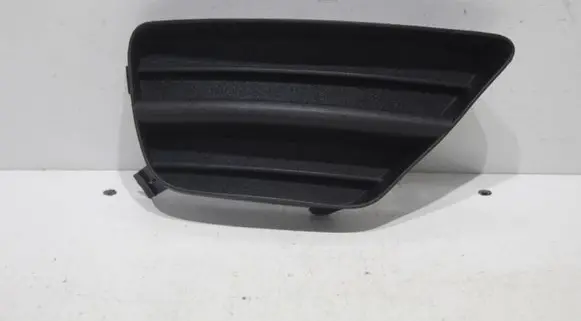 Ford Focus Front bumper lower grill 2M5119952BEW