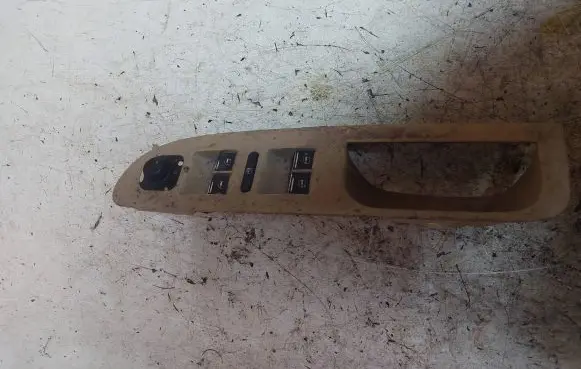 Volkswagen PASSAT B6 Electric window control switch 3C1867171