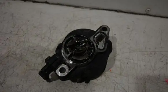 Peugeot 3008 I Vacuum pump