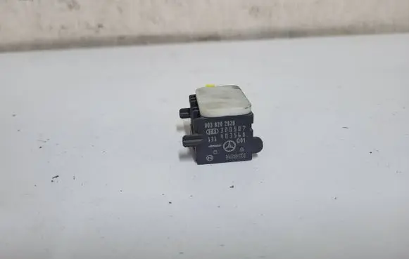 Mercedes-Benz ML W164 Airbag deployment crash/impact sensor 0038202826 403568 300507