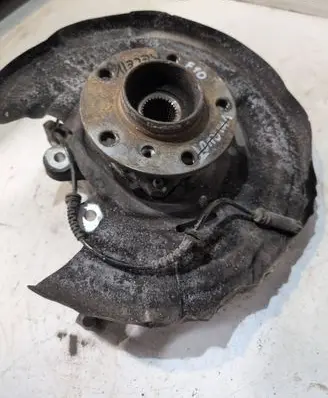 BMW 5 F10 F11 Rear wheel hub spindle/knuckle 6793770