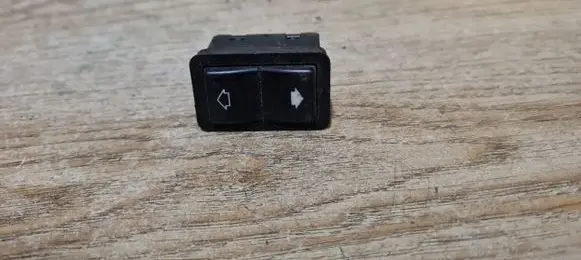 BMW 5 E39 Electric window control switch 8368974