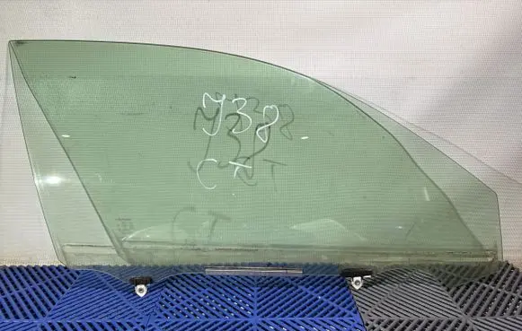 Lexus CT 200H Front door window/glass (coupe) 