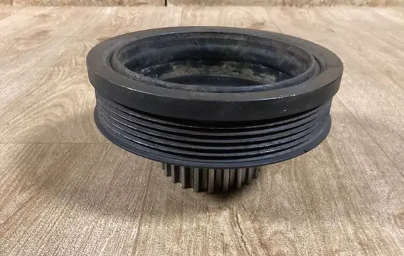 Volkswagen PASSAT B6 Crankshaft pulley 03G105243