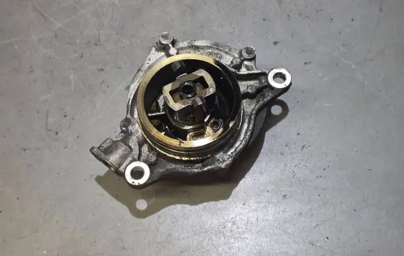 BMW 5 E60 E61 Vacuum pump