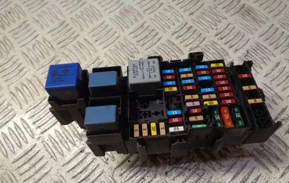 Renault Twingo III Fuse module