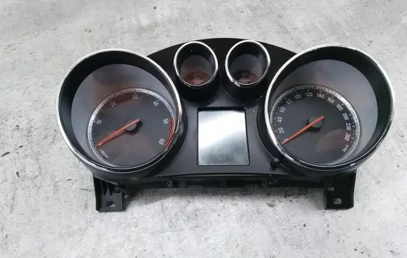 Speedometer (instrument cluster)