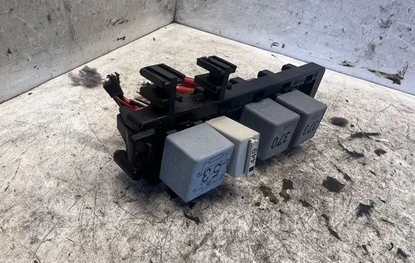 Volkswagen Golf V Fuse module 1K2937503A
