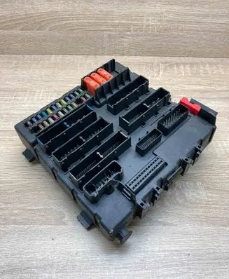 Opel Vectra C Fuse module 13112909 519044028